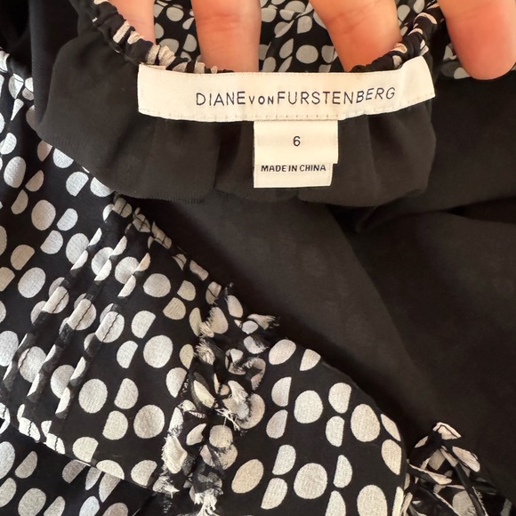 Diane Von Furstenberg Simonia Silk Black and White Ruffled Tiered Dress Size 6 - Picture 7 of 11